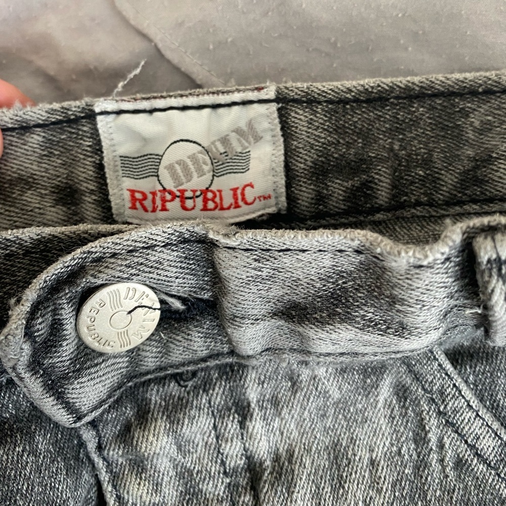 Vintage Denim Republic Cut Off Shorts in Grey Acid Wash - Picture 2 of 7